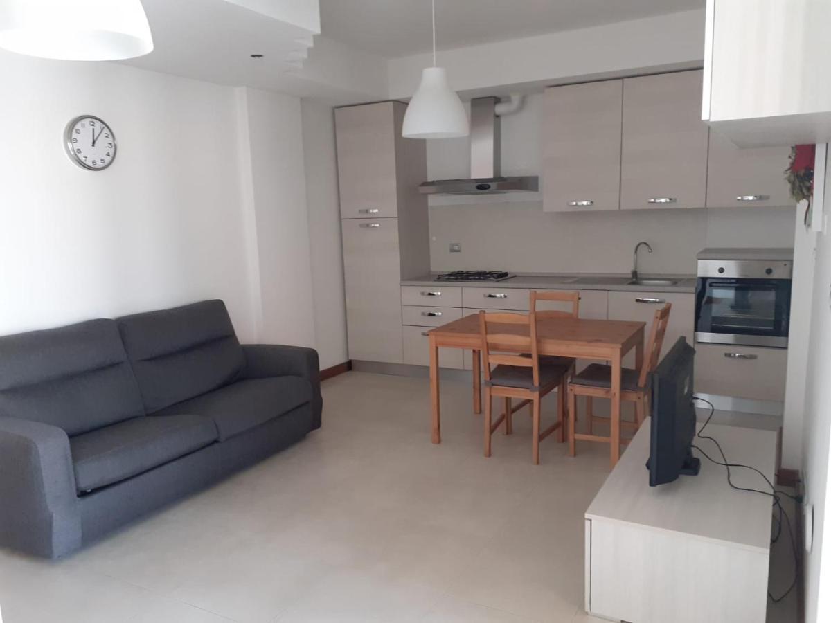 Barcellona Apartment Римини Екстериор снимка